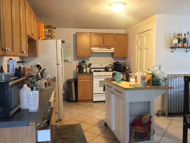 Foto del edificio - Spacious 3-Bed Near BU — Great Value in Al...