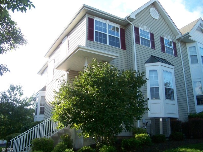 Building Photo - 27 Briar Ln