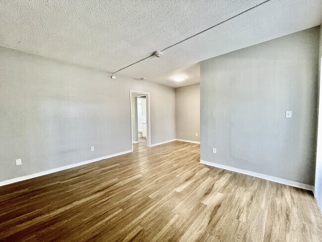 Building Photo - 13035 Emerald Dr