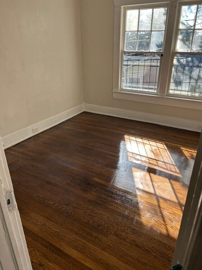 Foto del edificio - Newly Renovated 4 Bedroom Home / College H...