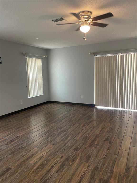 Foto del edificio - 3104 Elderwood Pl