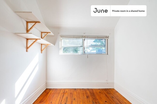 Building Photo - Room in Shared 2 bed/1 bath home
