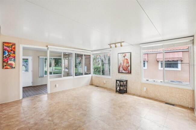 Foto del edificio - 6621 La Mesa Rd