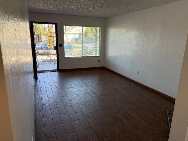 Building Photo - 510 W Kavanagh Ave