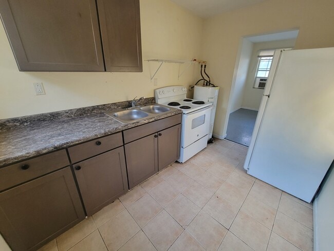 Building Photo - Pursley Court Apartments