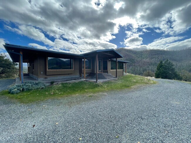 Foto del edificio - Rural 3 Bedroom, 2 Bath - Ruch & Applegate River Area