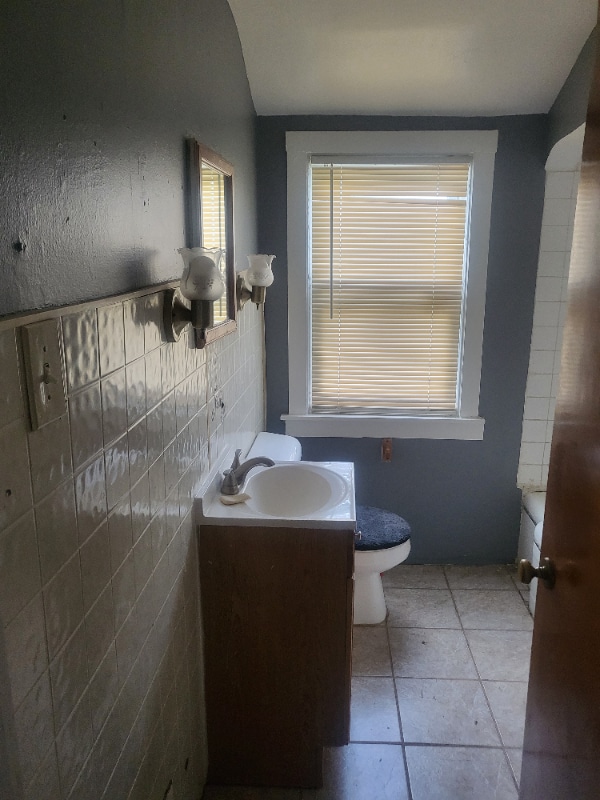 Building Photo - 164 E 119th Pl