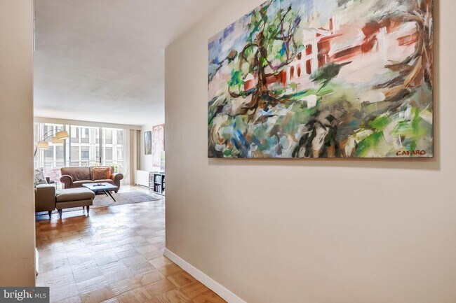 Foto del edificio - 3001 Veazey Terrace NW