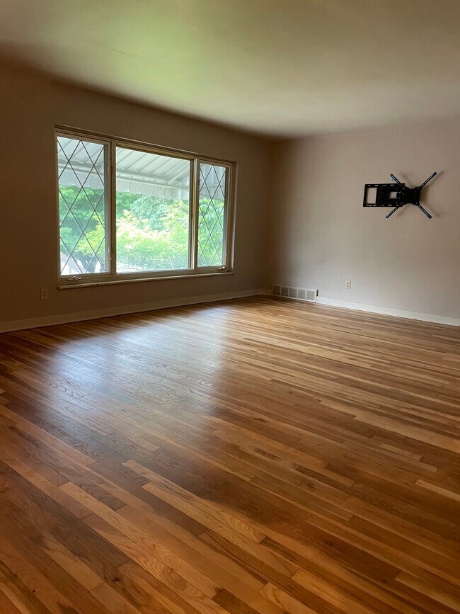 1801 Greentree Rd, Pittsburgh, PA 15220 House Rental in Pittsburgh, PA