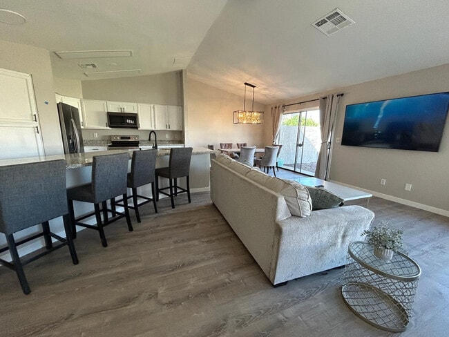 Foto del edificio - 4212 E Sandia St