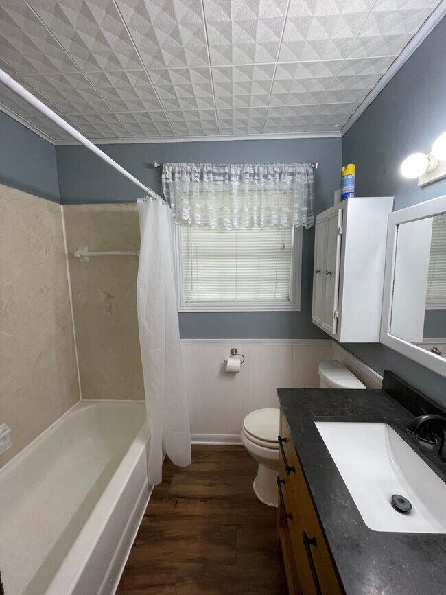 Building Photo - Beautiful house for rent in quiet neighbor...