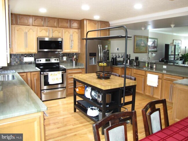 Foto del edificio - 9031 Blarney Stone Dr