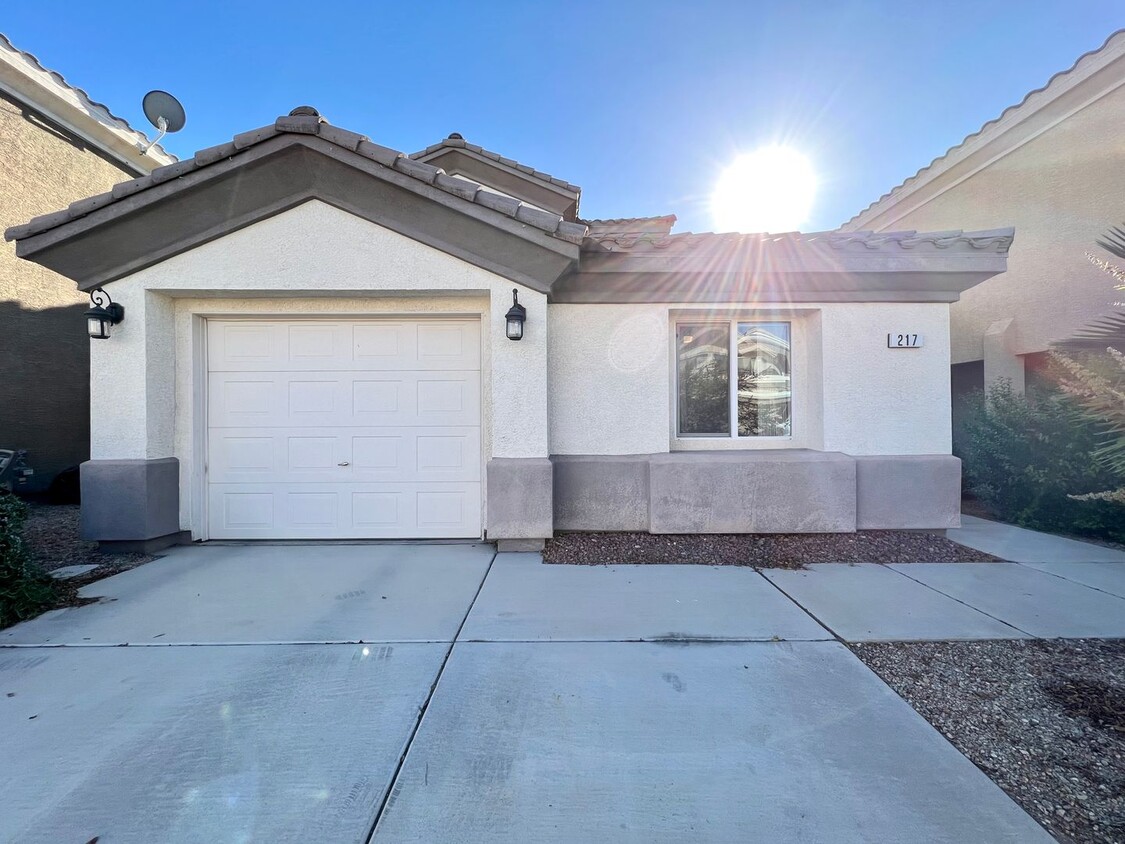COMING SOON! 3BD/3BD UPDATED HOME IN RHOD... - COMING SOON!  3BD/3BD UPDATED HOME IN RHOD...
