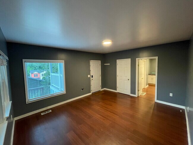 Living room - 1817 SW Cable Ave Apartments