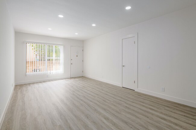 Foto del edificio - 1339 S Ogden Dr Los Angeles, CA 90019