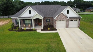 Building Photo - 502 Bella Dr