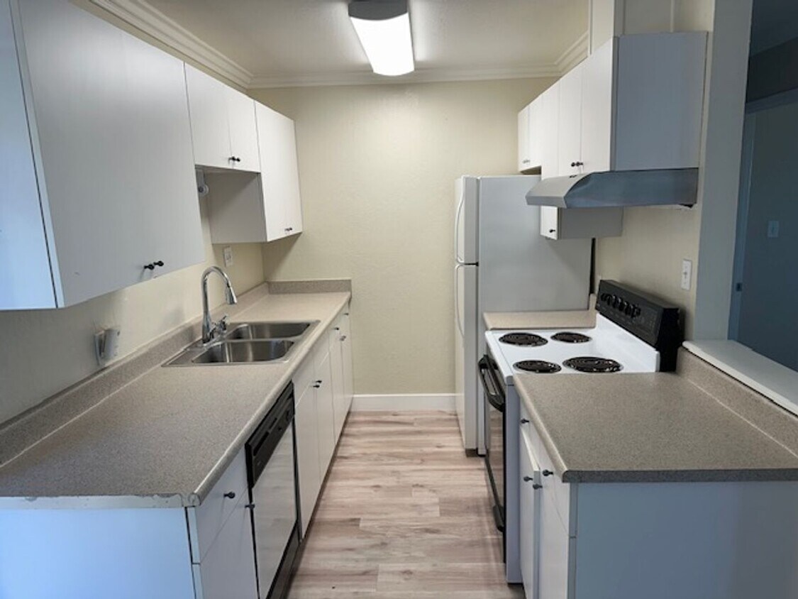 Building Photo - Condo - Hayward - Castro Valley border, 2 ...