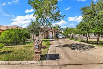 Foto del edificio - 2037 Diaz Ave