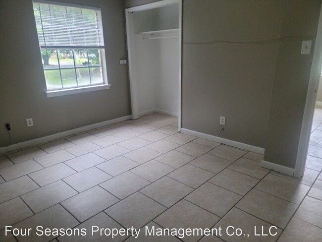 Building Photo - 3 br, 1.5 bath House - 2700 E. Angela Circle