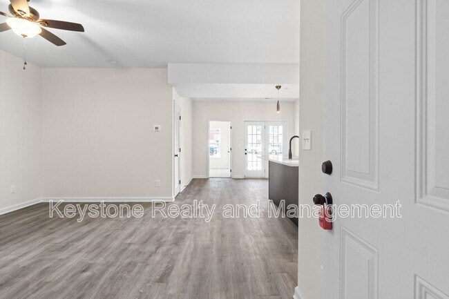 Building Photo - 206-A-206 E Johnson Cir