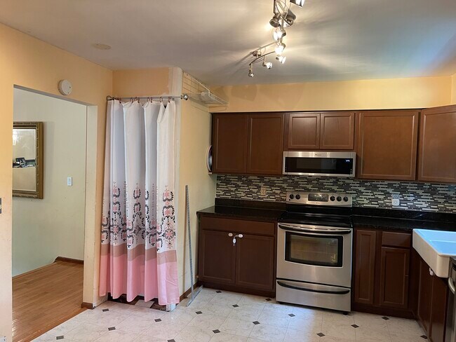 Foto del edificio - 257 Lake Rd