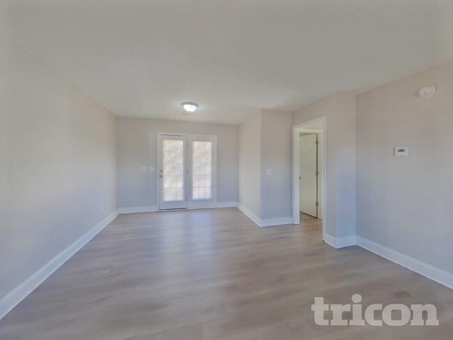 Building Photo - 131 Mews Ct