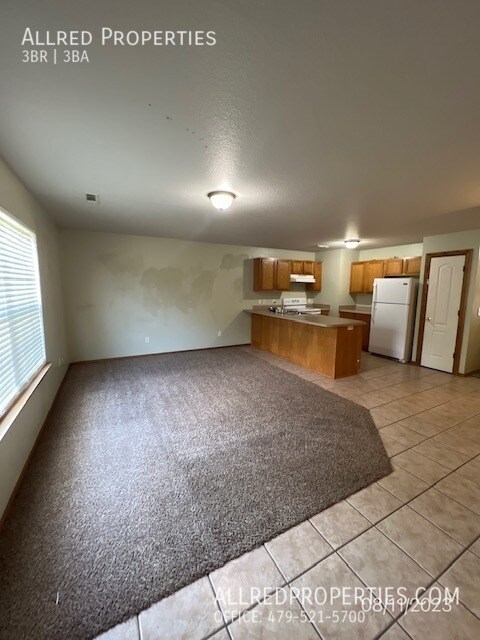 Building Photo - $500 OFF 1ST FULL MONTH"S RENT!!  3 Bed 2....