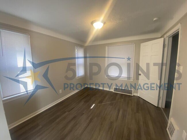 Foto del edificio - 5162 Camden Rd