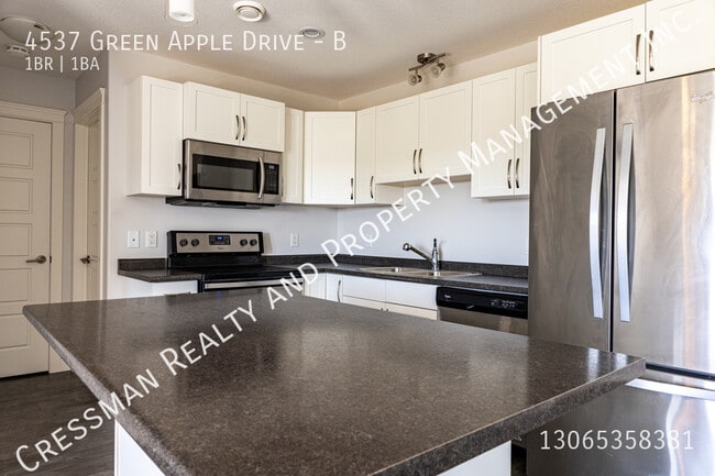 Building Photo - 1 Bed 1 Bath Carriage suite in Regina SK