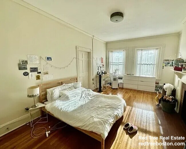 Foto del edificio - 912 Beacon St