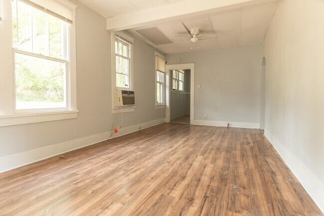Building Photo - 2109 S Valentine St