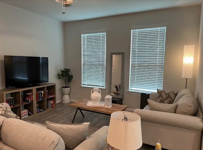 Foto del edificio - 8708 Boulder Oak Blvd