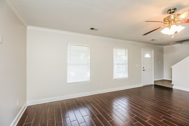 Building Photo - 5002 Sandlake Court