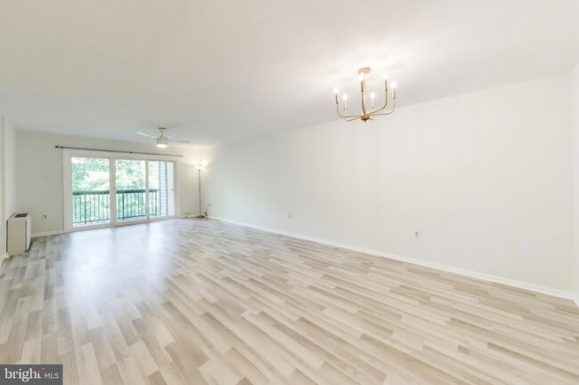 Foto del edificio - 10300 Westlake Dr