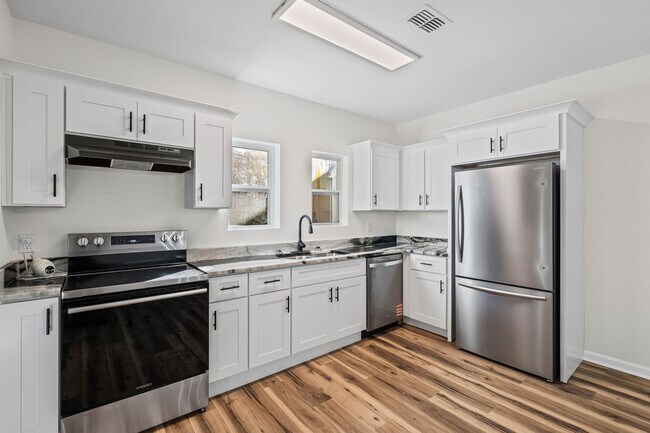 Foto del edificio - 1860 Calmes St