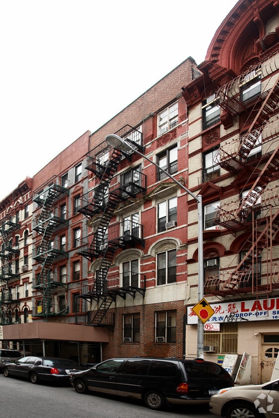 Building Photo - 168 Henry St