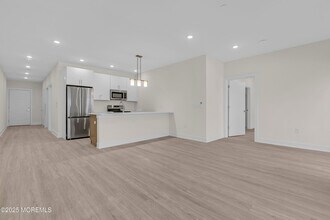 Building Photo - 19 Carr Ave