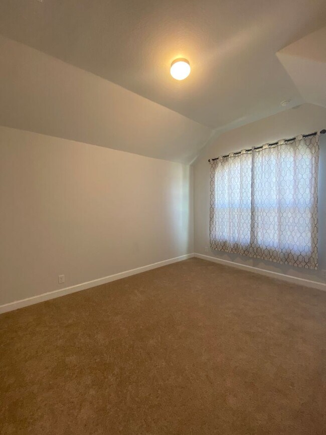 Foto del edificio - Gorgeous 4 bedroom/3bath located in Fische...
