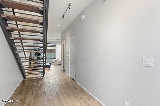 Foto del edificio - 2748 E Roma Ave