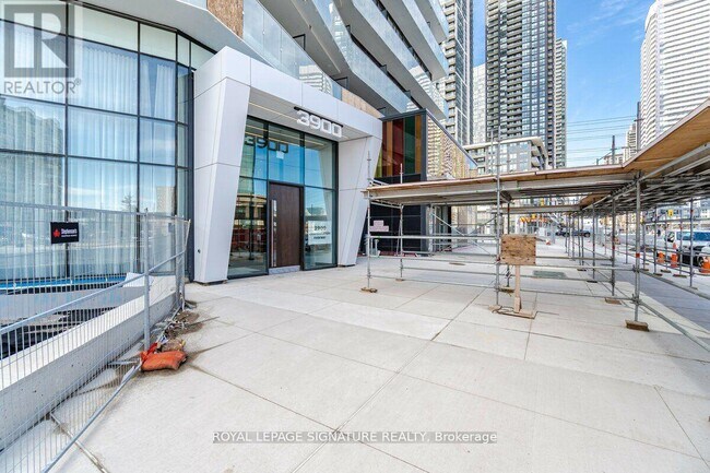 Photo du bâtiment - 3900 Confederation Pkwy