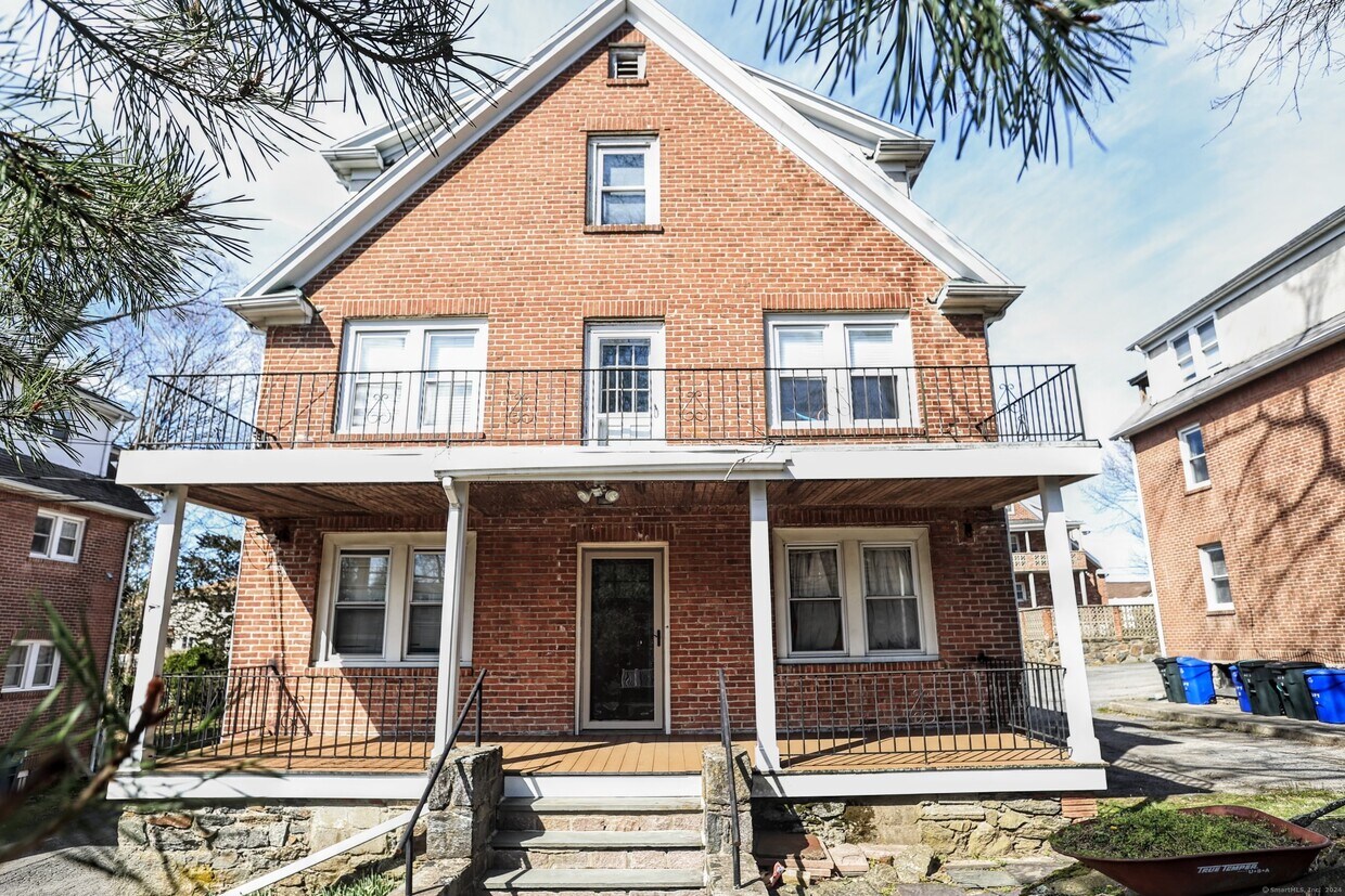 60 Weaver St Unit 3, Greenwich, CT 06831 Room for Rent in Greenwich