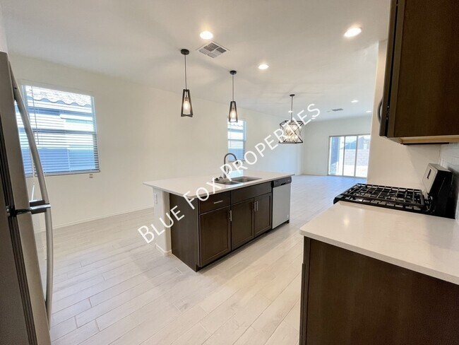 Foto del edificio - 10692 W Dickerson Dr