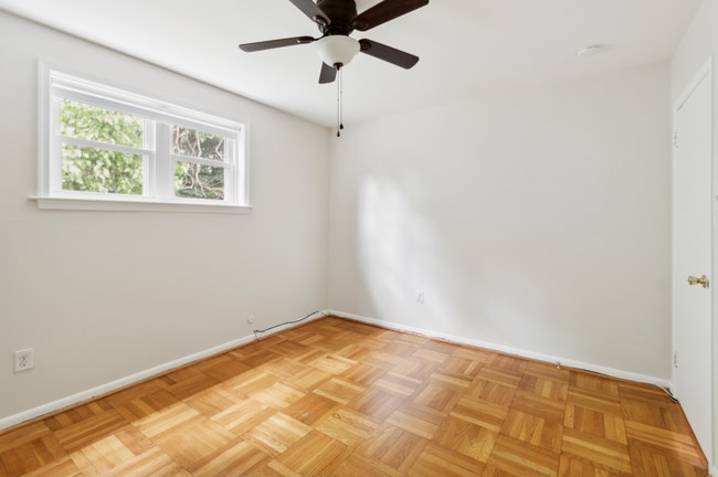 Building Photo - 341 Ripka St