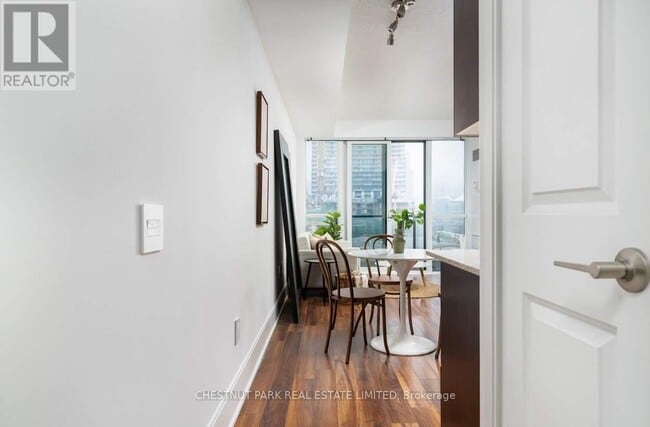 Building Photo - 560 Front St W