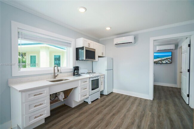 Foto del edificio - 17784 Front Beach Rd