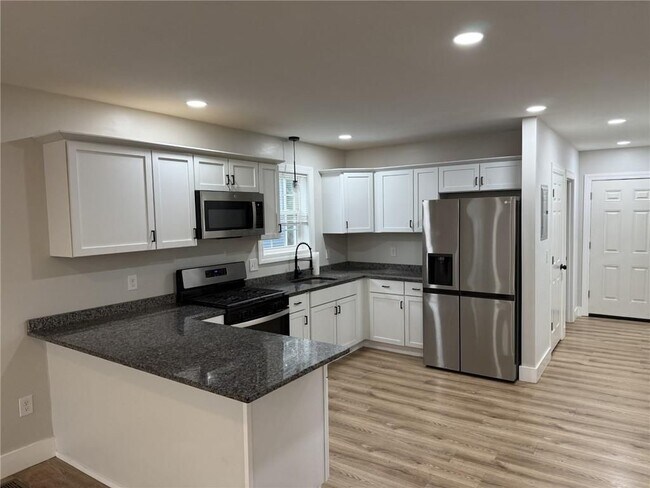 Foto del edificio - 697 Manton Ave