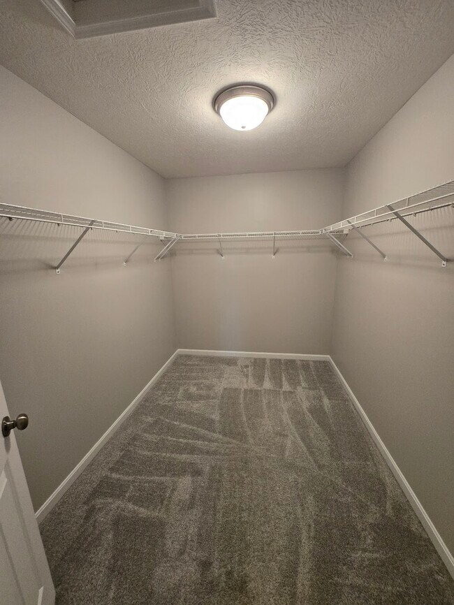 Foto del edificio - 6885 Charlestown Ln