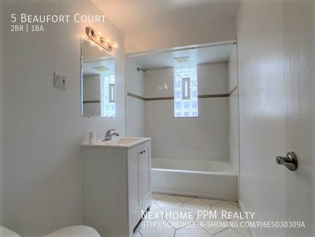 Building Photo - 2 Bedroom Brookline with Dishwasher, Hardw...