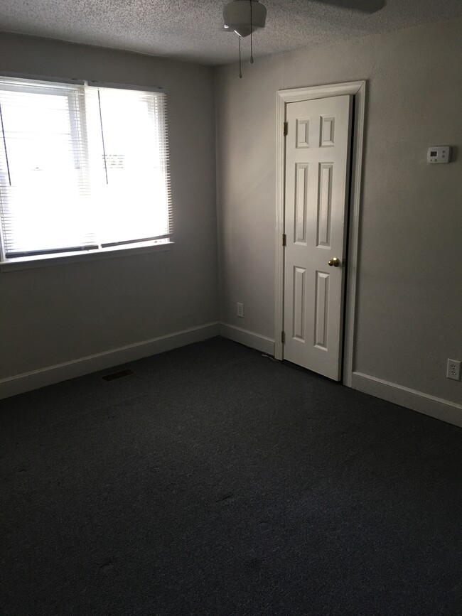 Building Photo - 221 N Roberson St
