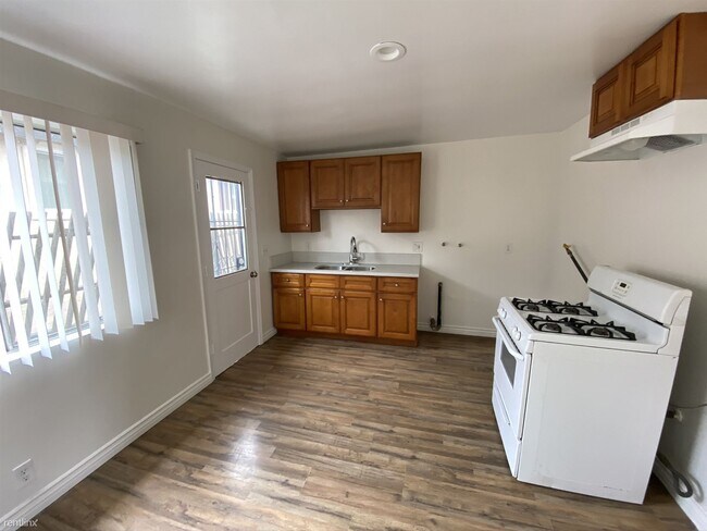 Foto del edificio - 2 br, 1 bath Duplex - 3763 Ellis Street 3765